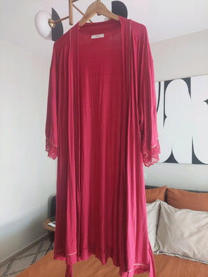 Triumph thin bathrobe like new, size M/L, blackberry color