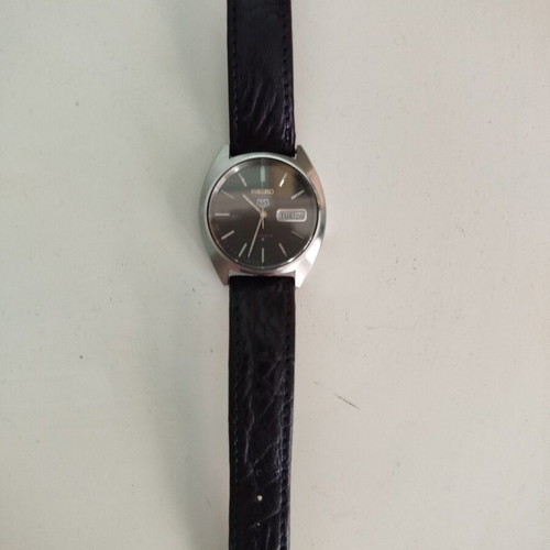 Seiko 90s wristwatch 38mm with original bracelet
