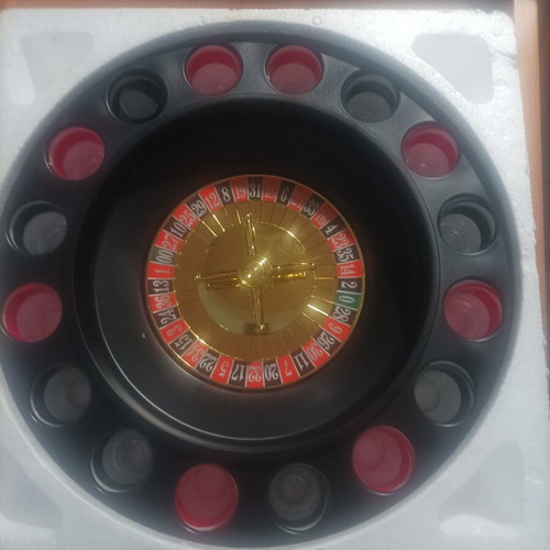 Roulette set with 16 numbered shot glasses