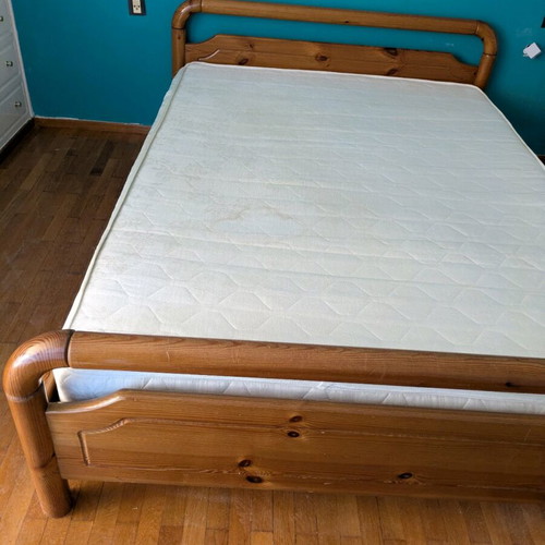 Wooden oak bed handmade used 145x195x60 cm without mattress