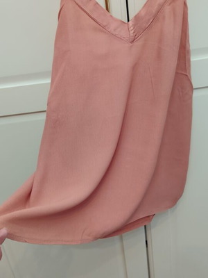 Pink top size small like new