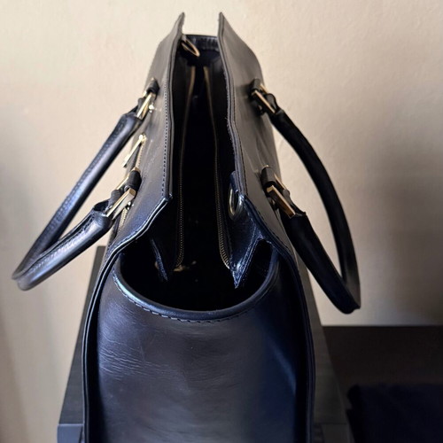 Adonio Adriano women's black handbag like new