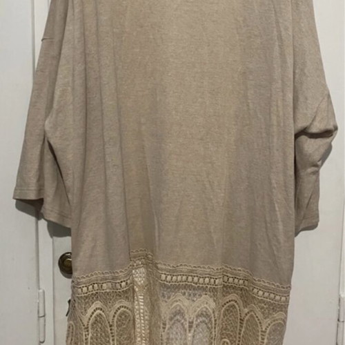 Beige kimono like new with lace and bell sleeves