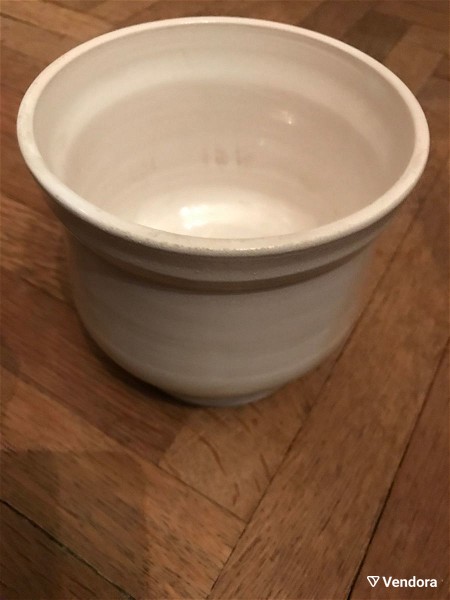  vazo lefko keramiko