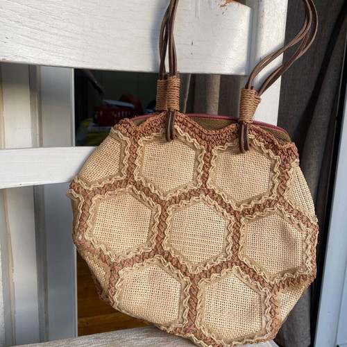 Straw shoulder bag like new with ball design women's