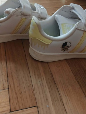 Adidas kids shoes like new, size 25