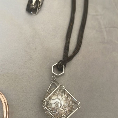 Jewelry set like new, pack of 5 pieces with necklaces and bracelets