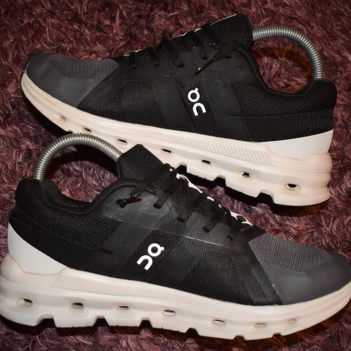 On Cloudrunner Men Size 42 used black and white sports shoes