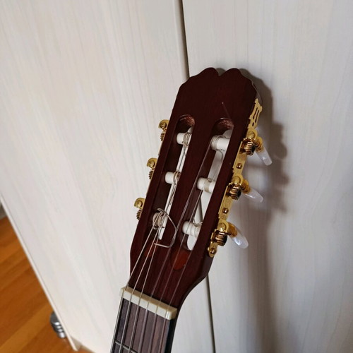 Classical guitar 3/4 like new with case, music stand, footrest and holder