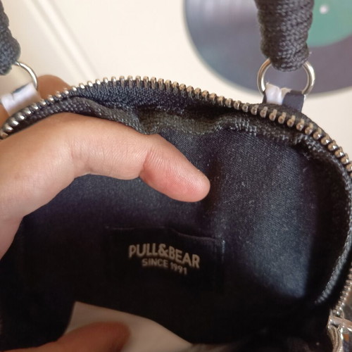 Pull&Bear crossbody phone bag like new, black and white