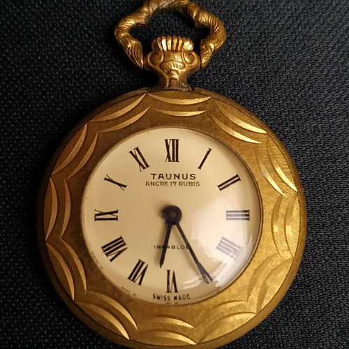 Taunus pocket watch like new, Swiss made, winding, 17 rubies