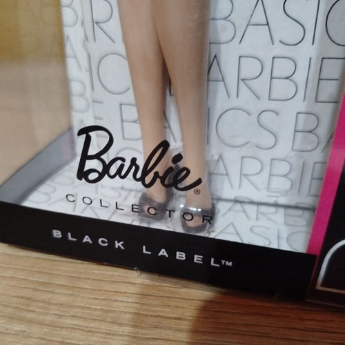Collectible Barbie Black Label 2009 like new, Model 01-001