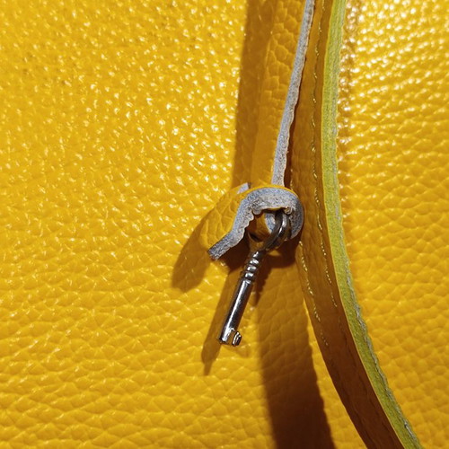 Leather yellow handbag like new, Made in Italy