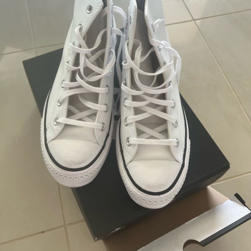 women's sneaker