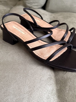 Corina leather low sandals like new, black size 39