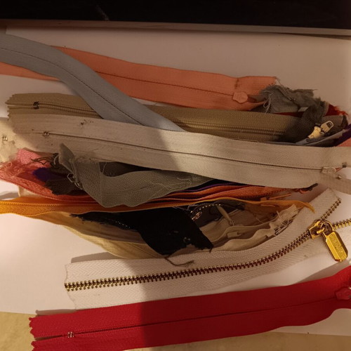 Zippers used, pack of 19 small assorted colors