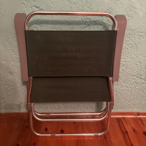 2 folding chairs