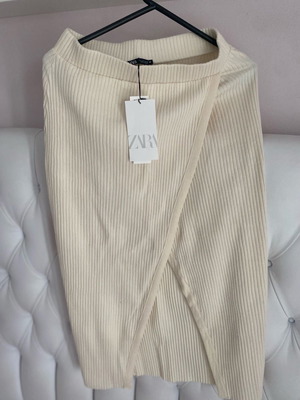 Zara ribbed cream skirt new with front slit L
