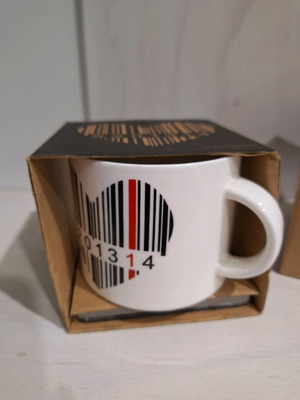 Κούπα καινούργια στο κουτί με σουβέρ