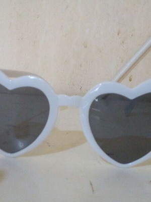 Women’s heart-shaped white sunglasses like new