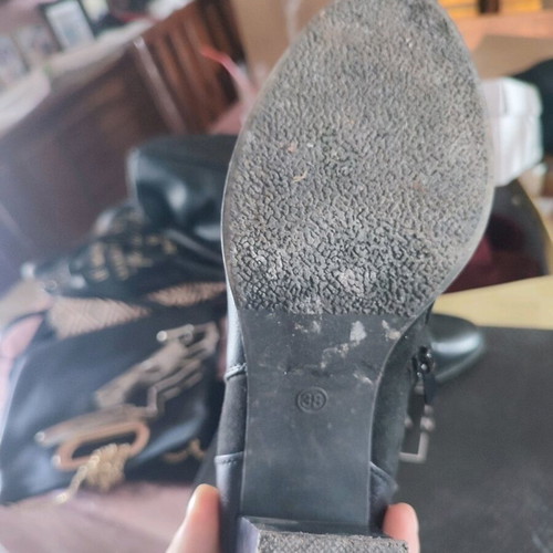 Ankle boots with thick heel size 38 like new, black