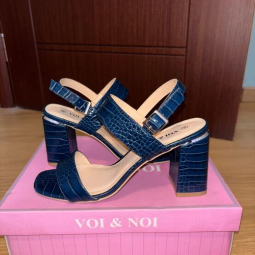Blue crocodile sandals like new with silver detail