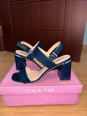 Blue crocodile sandals like new with silver detail