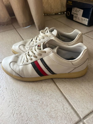 Tommy Hilfiger sneakers used, size 42, white