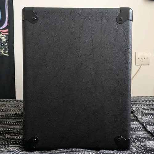 Hughes & Kettner TubeMeister 110 guitar cabinet like new with Celestion TEN speaker