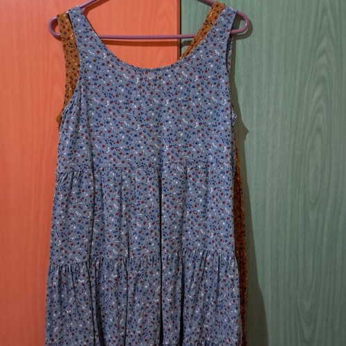Viscose dresses like new, one size, green and mustard