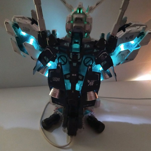 RX-0 Unicorn Gundam Bust 1/35 like new, assembled with LED lighting