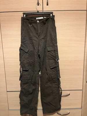 Χακί παντελόνι cargo Bershka