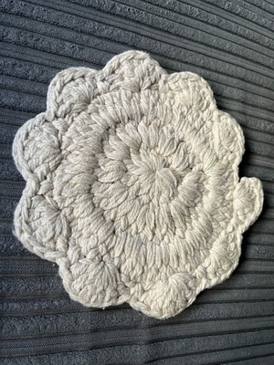 Плетена подложка употребявана, с форма на цвете, бежова