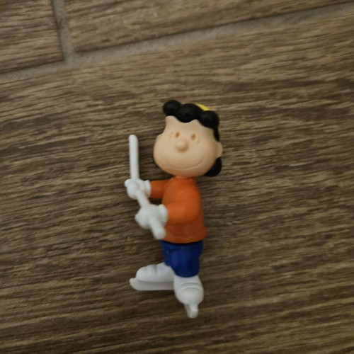 Lucy from Peanut Kinder collectible toy like new