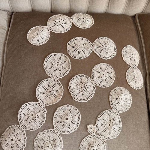 Handmade lace beige, like new, 9cm