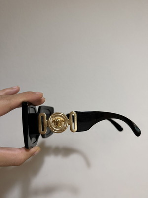 Γυναικεία μαύρα γυαλιά ηλίου Versace