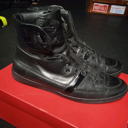 Hugo Boss leather boots used, size 44 with free long-sleeve shirt