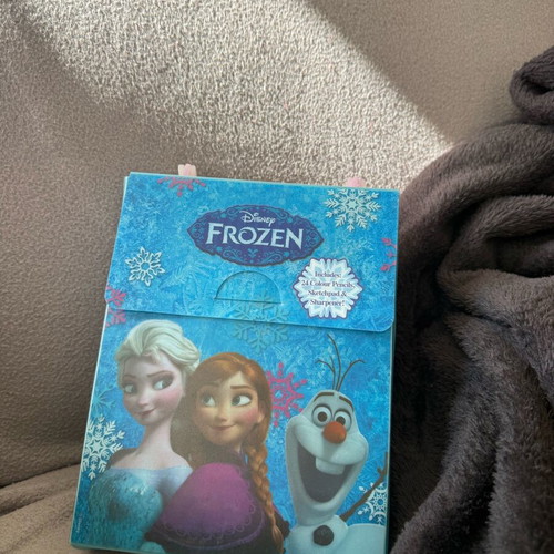 Disney Frozen set 24 coloring pencils and rubber bands like new
