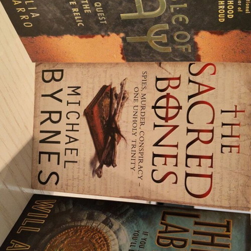 Thriller mystery book set of 3 in English, like new