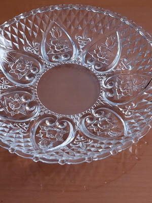 Vintage KIG Malaysia Roses & Hearts Fruit Bowl mint condition