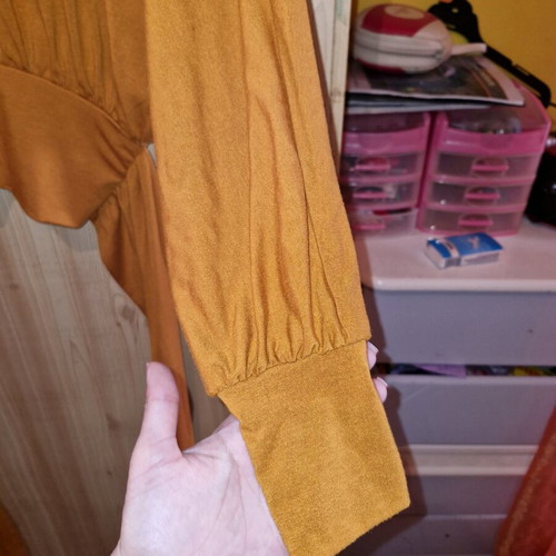 Long-sleeve mustard blouse size L like new