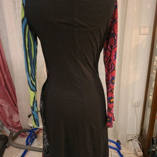 Desigual dress size M like new, multicolor with black velvet belt