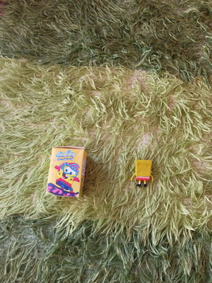 Spongebob ornament with mini box like new