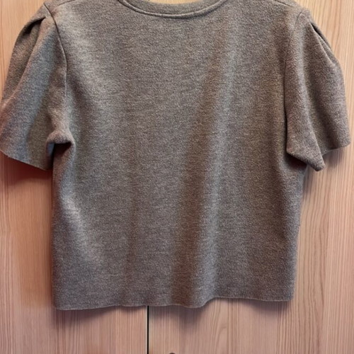 Bershka cotton crop tops like new, 2 pieces, medium size, gray and beige
