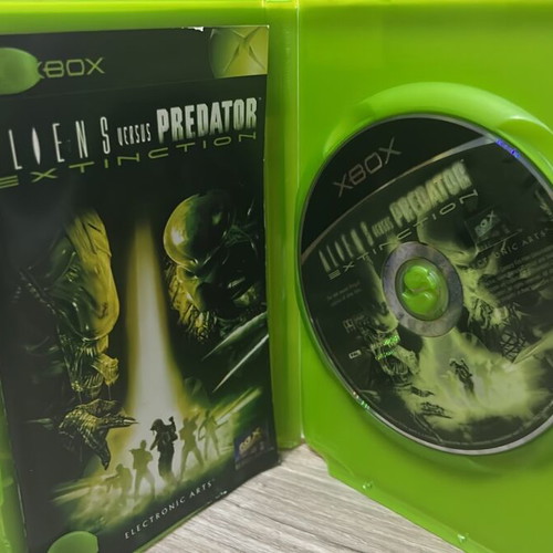 Aliens vs Predators Extinction used, small box damage
