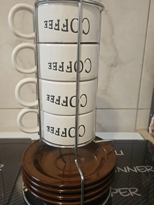 Set of 4 white cappuccino cups with brown design and stand like new
