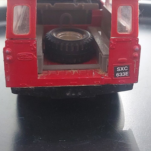 Bburago Land Rover Defender 109 diecast collectible car