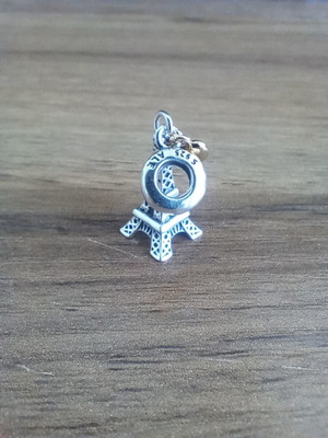 Pandora charm Eiffel Tower original like new, silver