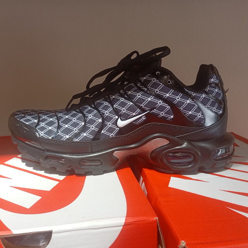 Nike athletic shoes new, comfortable and lightweight
