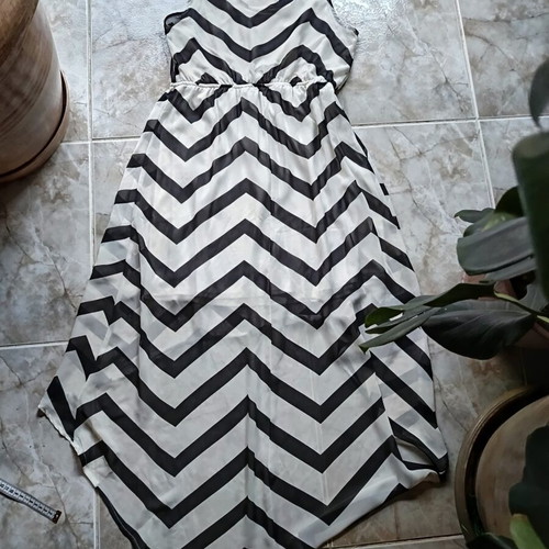 Freebird cocktail dress like new, size M, black and white